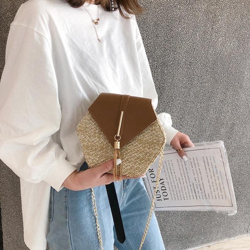 Bolsa Hexágono Aguilera use o cupom PRIMEIRACOMPRA e garanta 12%OFF