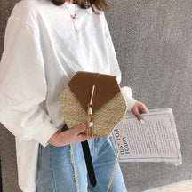 Bolsa Hexágono Aguilera use o cupom PRIMEIRACOMPRA e garanta 12%OFF