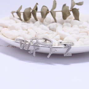 Brinco Argola Zirconia Letras - Sua Boutique