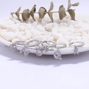 Brinco Argola Zirconia Letras - Sua Boutique