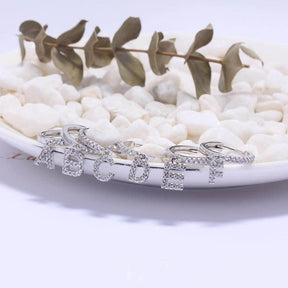 Brinco Argola Zirconia Letras - Sua Boutique
