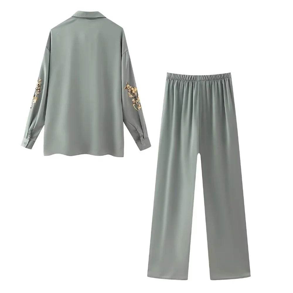 Conjunto Calça e Camisa detalhes Bordados - Sua Boutique