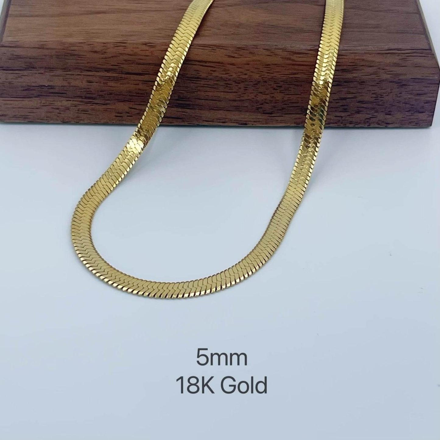 Colar Snake minimalista Banhado em Ouro 18K - Sua Boutique