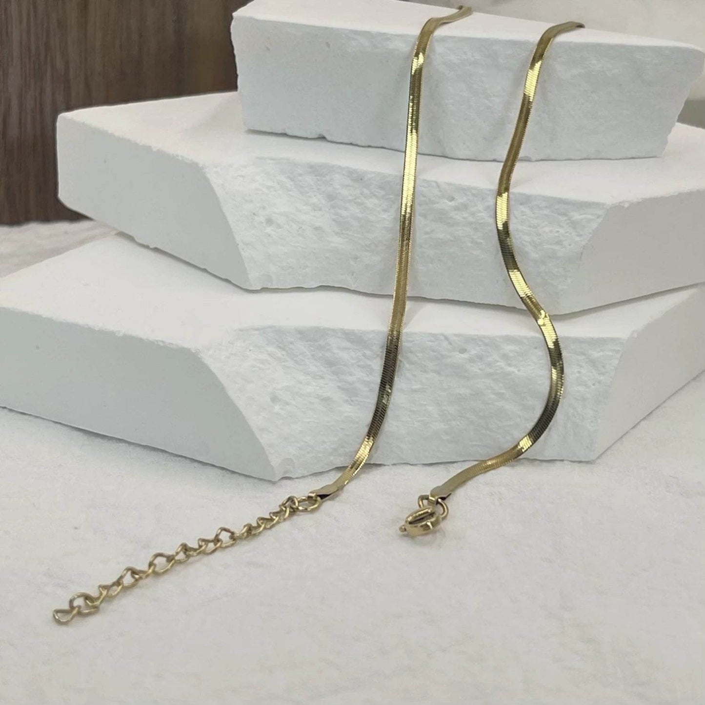 Colar Snake minimalista Banhado em Ouro 18K - Sua Boutique