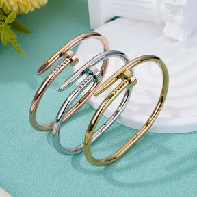 Bracelete Prego Banhado em Ouro 18K use o cupom PRIMEIRACOMPRA e garanta 12%OFF