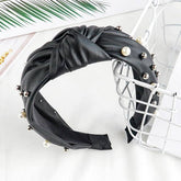 Tiara Couro Pérolas use o cupom PRIMEIRACOMPRA e garanta 12%OFF