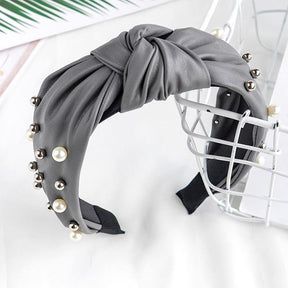 Tiara Couro Pérolas use o cupom PRIMEIRACOMPRA e garanta 12%OFF