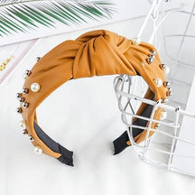 Tiara Couro Pérolas use o cupom PRIMEIRACOMPRA e garanta 12%OFF
