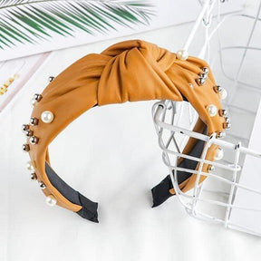 Tiara Couro Pérolas use o cupom PRIMEIRACOMPRA e garanta 12%OFF