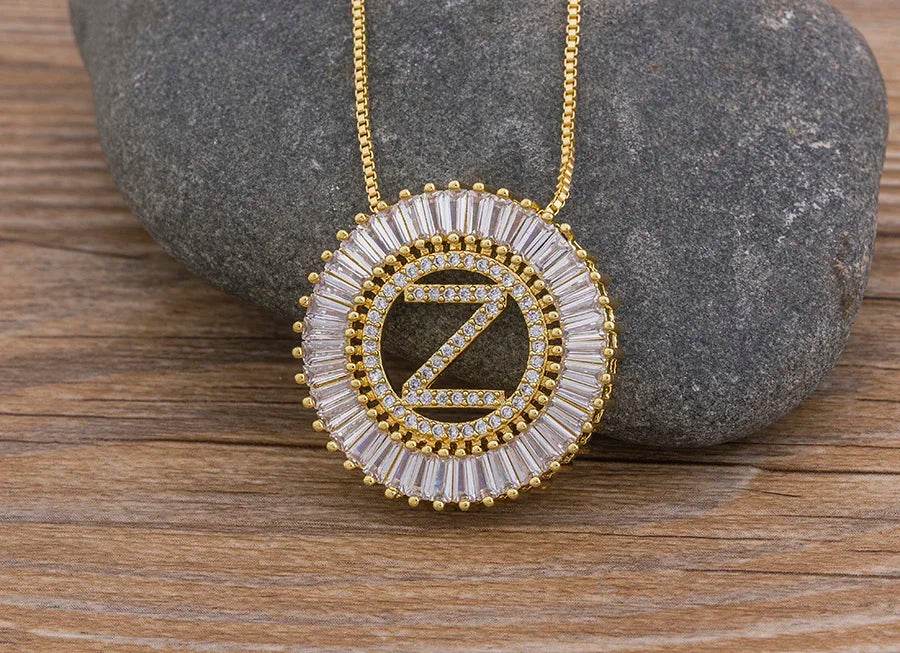 Colar Arco Letras Zircônia - Sua Boutique
