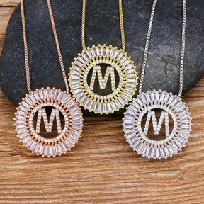 Colar Arco Letras Zircônia use o cupom PRIMEIRACOMPRA e garanta 12%OFF
